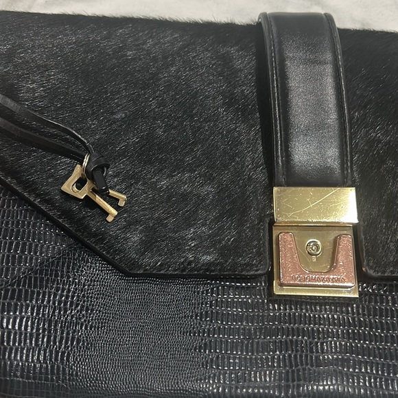 BCBG MAXAZRIA LARGE COWHIDE CLUTCH WITH REAL FUR & lock - Picture 9 of 12